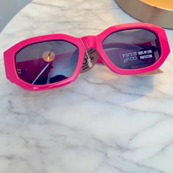 Frye and Co. NWT Rectangle Sunglasses in Neon Pink 🕶️💖